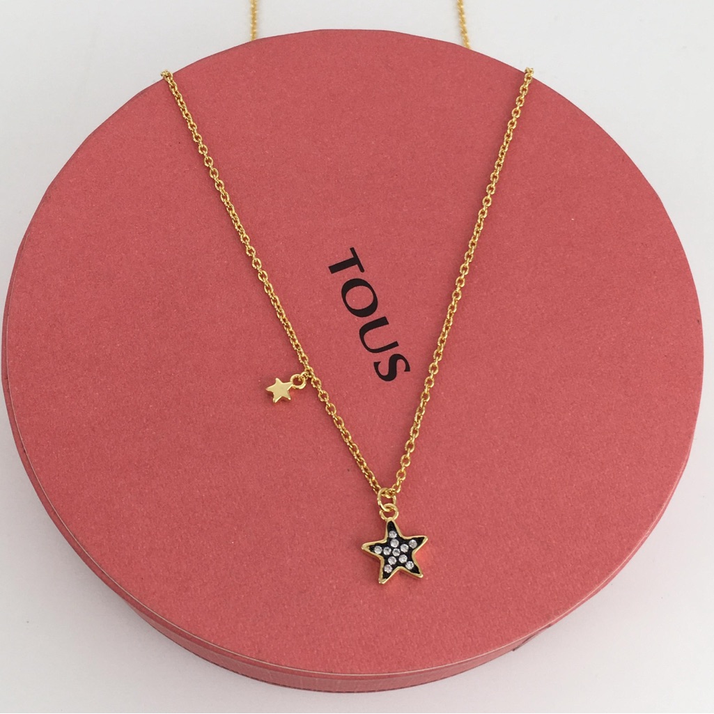 Gold Star Pendant Necklace
